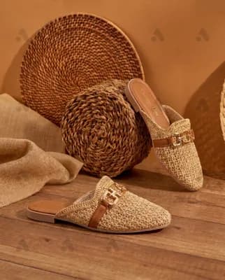 ساخت تصاویر تبلیغاتی کفش و صندل زنانه برای فروشگاه‌های آنلاین