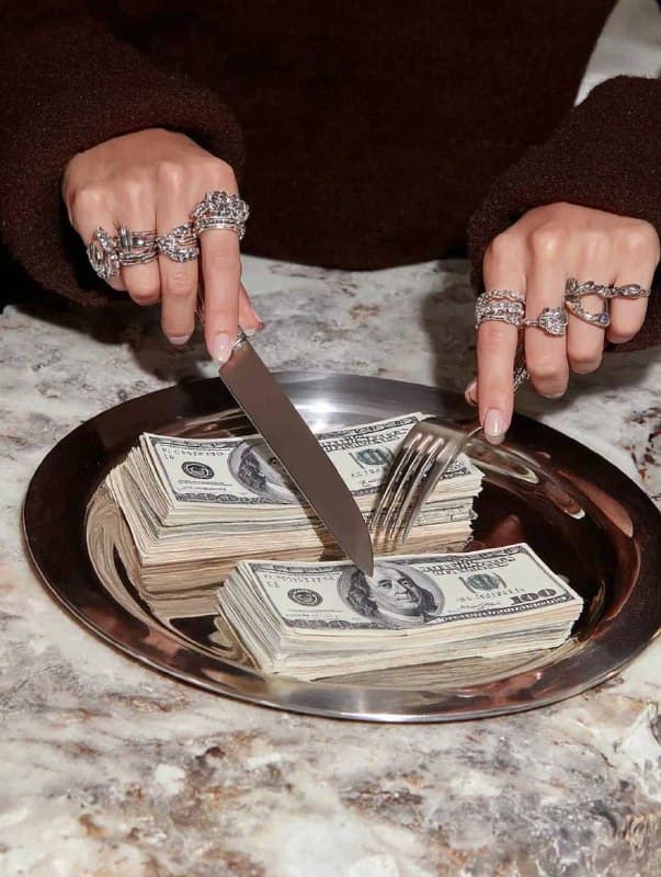 editorial shot of hands with lots of rings holding knife and fork near stainless…؛ عکس ساخته‌شده با هوش مصنوعی و پرامپت فارسی در Axeto