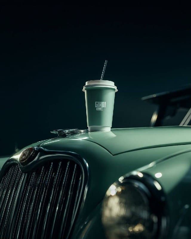 minimal cinematic product shot, a white takeaway cup with lid and straw placed o…؛ عکس ساخته‌شده با هوش مصنوعی و پرامپت فارسی در Axeto